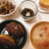 BIGピーマンの肉詰め🫑ひじき煮🥕もずく酢🫚きのことミニトマトのお味噌汁🍅(ジャンボピーマン)|gunlove❤さん