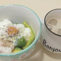 Good morning breakfast today avocado and eggs with iced latte decaf 😍🥑🥚🥚☕🌅|🍒lynnlicious🍒さん