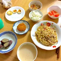 焼きうどん、チーズはんぺん、紅白なます、クラムポタージュスープ、切り干し大根、さつまいものレモン煮、メンチカツ。|くろーぶやんさん
