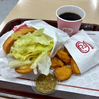 ほぼ レタスバーガー、チキンナゲット、コーヒー| T. Wonderさん