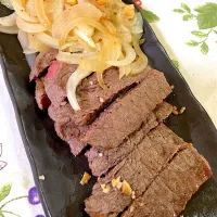 国産宮崎牛のステーキ🥩新玉ねぎソテー添えて🍴|keitanさん