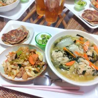 鶏団子の野菜スープの夜ご飯です✨| rikako♪。.:＊さん