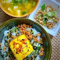 だし巻き卵納豆朝食| すくらんぶるえっぐさん