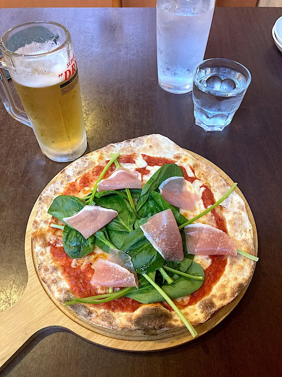 今日の昼ご飯@「イタリアン＆創作料理  くうかい」さん②  生ハムとほうれん草のピザ　貧血改善メニューです。というより、単純に食べたかっただけですが。いただきまーす😋（実況中継終了）|なびさん
