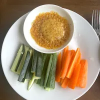 今日の晩ご飯@マンション・ベランダ③  バーニャカウダ　バーニャカウダソースが売ってなかったので、S&Bシーズニング「アンチョビ・キャベツ」を買い、パルメザンチーズ（粉チーズ）とおろしニンニクとマヨネーズとオリーブオイルなどなどを混ぜて自分で作りました。レシピを参考にせず、想像で作りましたが、結構バーニャカウダになって|なびさん