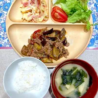 茄子挽肉トマトオイスターソースとベーコンポテトチーズ|おしゃべり献立さん
