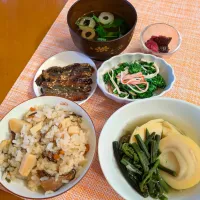 ☆炊き込みご飯　☆たけのことわらび煮　☆シシャモみりん干し　☆ブロッコリーとカニカママヨ和え　☆すまし汁　☆しば漬け|chikakoさん