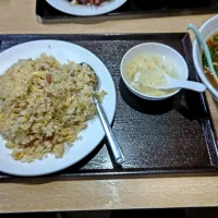 炒飯、玉子スープ、黒酢豚(黒酢の酢豚)、ご飯、ラーメン(今回は台湾ラーメン)、漬け物、サラダ、鶏のから揚げ、杏仁豆腐(夕飯、祥瑞)|enarinさん