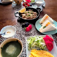 朝ごはん⛅️！|まめころさん