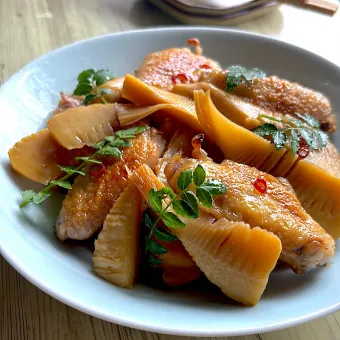 Snapdishの人気料理写真:鶏手羽とたけのこの旨煮