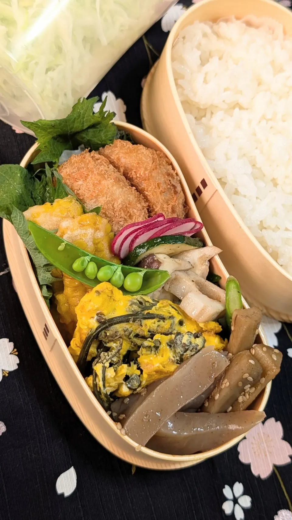 本日のお弁当〜コロッケの春色弁当|f.1125beさん