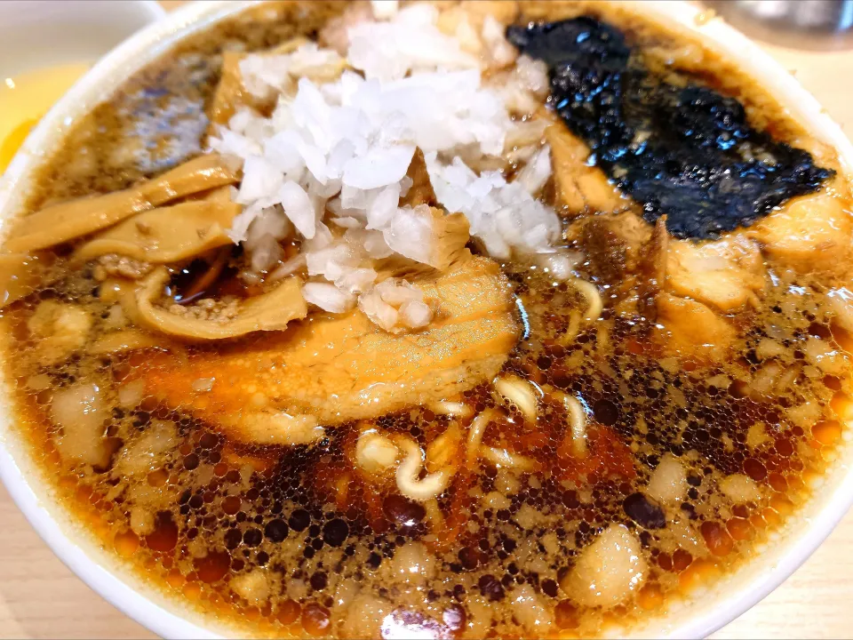 【4/26頃までの限定】 
【完全キャッシュレス対応】
【TRYラーメン大賞2025-2026 
名店MIX部門5位】 
【食べログ ラーメン TOKYO 
百名店 2023~2025 選出店】 
桜上水 船越 
“チバボーソー“ 肉と乾麺と醤油 並
  (麺150g、1,200円) 
＋生卵 (限定専用、別椀、100円)
＠桜上水4分
26104
〈醤51塩21噌󠄀6タ4出9F4冷1チ2混3つ1担1沖1〉
|大脇さん