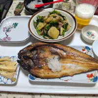 4/18（土）夕食。たけのこごはん。ほっけ開き。タケノコ穂先のわさび醤油。ベーコンじゃがいもほうれん草のアンチョビ炒め。|へいちゃんさん