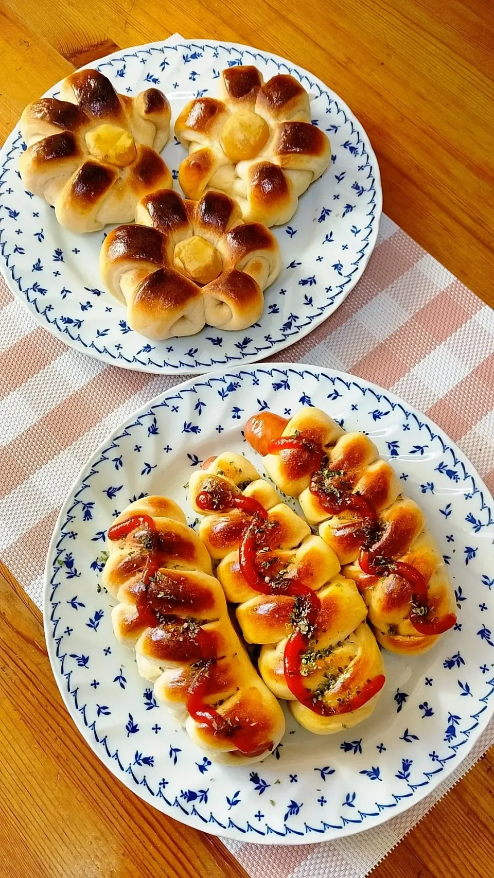 マロンパン🌰🥐とウインナーパン🥖|まゆめろさん