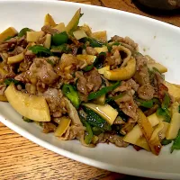 旬の筍で豚肉チンジャオ| さくたろうさん