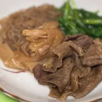 昨日は久しぶりにすき焼きをしました✨旦那さんは今日ゴルフで6時には多分家を出たはず、私はお昼前から水泳に🏊🏻‍♀️。2人ともアクティブやわ😊|tamemitiさん