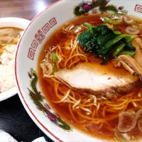 【1936年創業】 
そば処 更科
Cセット (ラーメン・ミニカレーのセット、1,100円) 
―ライス少なめ
＠新宿御苑前4分 
(JR新宿駅から徒歩15分)
26105
〈醤52塩21噌󠄀6タ4出9F4冷1チ2混3つ1担1沖1〉