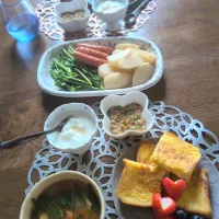 朝ごはん☔！|まめころさん