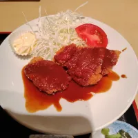味噌カツ定食¥990　香楽(名古屋駅うまいもの通り)