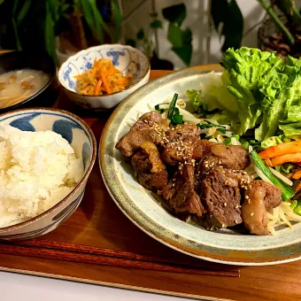 Snapdishの人気料理写真:牛はらみ焼肉定食