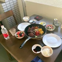 今日の晩ご飯　はやとのウェルカムディナー@マンション・ベランダ②  飛騨牛のローストビーフ用の肉は退社後、中日ビルの飛騨牛取扱精肉店「丸明」さんで買いました|なびさん