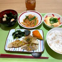 寮の晩ごはん😋白身魚の香味だれ|すかラインさん