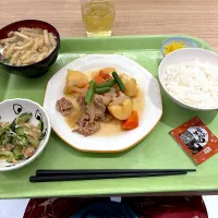 寮の朝ごはん😋肉じゃが| すかラインさん