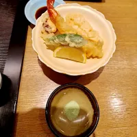 今日の昼ご飯@「宝善」さん④  「旬小箱」には天ぷらがついています|なびさん