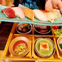 今日の昼ご飯@「宝善亭」さん⑤  「旬小箱」の〆はお寿司です|なびさん