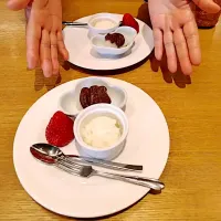 今日の昼ご飯@「宝善亭」さん⑥  「旬小箱」にはデザート（塩バニラ、苺、白玉餡）までついていました。これで3500円は絶対お得です|なびさん