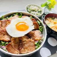 「焼豚照り焼き丼＆おやつ🤭」