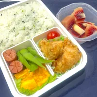 混ぜ込みわかめご飯、たまご焼き、ウインナー、鶏むね唐揚げ、ミニトマト、枝豆、ルビーピンクキウイ| きらきらさん