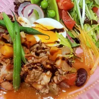 ビーフとチキンのキドニー豆と野菜の煮込み。スープは冷製 茄子のポタージュ。|K's Lunchさん