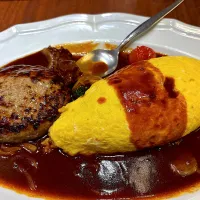 4月25日・［ロイヤルホストで夕食😋］・ロイヤルオムライスwith 黒×黒ハンバーグ❣️（お肉1個食べちゃいました😨💦）
