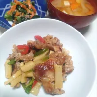 青椒肉絲風、ほうれん草とにんじんのごま和え|ちゃいさん