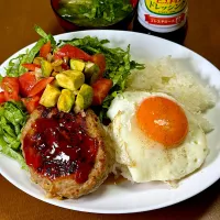 ぴえとロコモコとレタス味噌汁|ichiさん