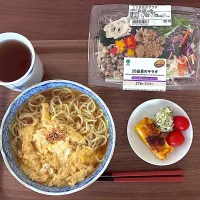なんでもない日のひとりランチ🍙|みーぬさん