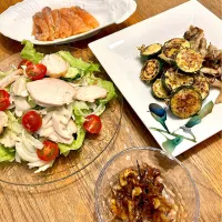 桜鱒のマリネ、ズッキーニと舞茸ソテー、チキン入りサラダ、味噌汁（キャベツとネギ）|およねさん
