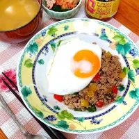 G飯の素で🎶ガパオライスの様なナシゴレン🍛|まゆめろさん