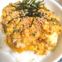 うどん用の具で牛玉丼