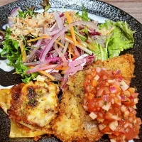 鶏ササミのコートレット、プロヴァンス風ソースで。小さなラザニアと共に。サラダ。　カボチャのポタージュ。|K's Lunchさん