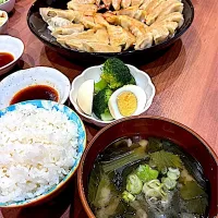 今夜は幸楽苑の冷凍餃子焼きました。美味しかったです。|りえはるさん