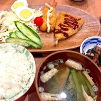 昨夜はアジフライとエビフライ。ひじき煮と小松菜と舞茸と油揚げ、長ネギ味噌汁|りえはるさん