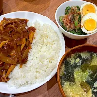 ハヤシライス、こごみとゆで卵、わかめと玉ねぎと卵スープ|りえはるさん