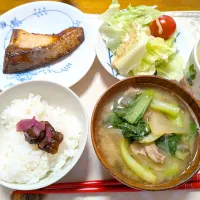 5/3の朝ごはん　鰤の照り焼き|卯月さん