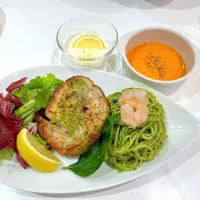 豚肉の香草焼きとジェノベーゼ| 🍊🍒ユッキー🎂🍞🍲さん