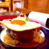 目玉焼き乗せハンバーグ🍳| おかちさん