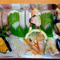 ⑧5月3日・［日曜日の晩ご飯😋✨］・近所のお寿司屋さんからテイクアウトしたお寿司🍣❣️