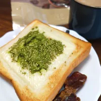 ごまをのっけたチーズトースト|macchinaさん