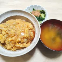 2026 0504　カツ丼　小松菜のおひたし　豆腐とわかめのお味噌汁|いもこ。さん